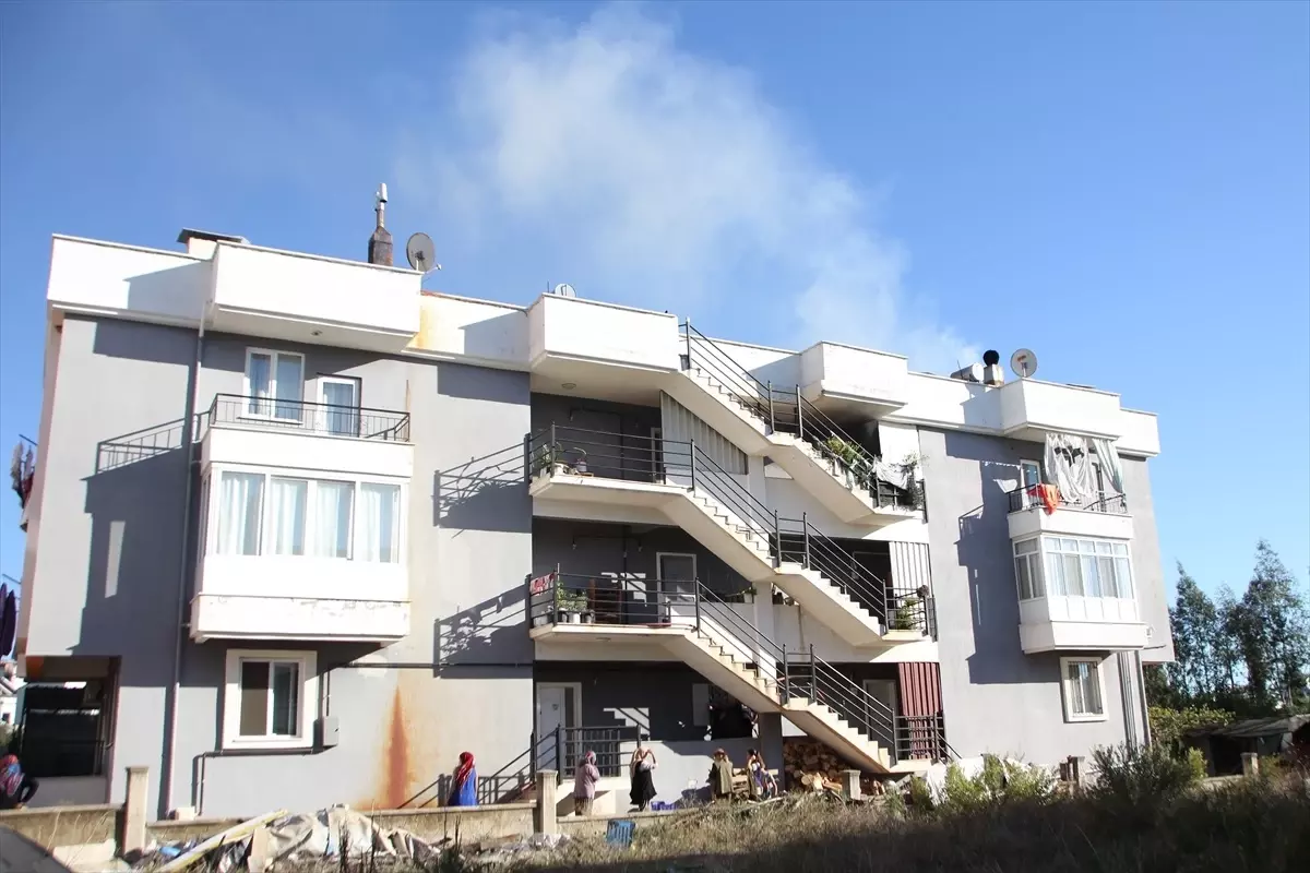 Antalya\'nın Serik ilçesinde bir evde çıkan yangın söndürüldü