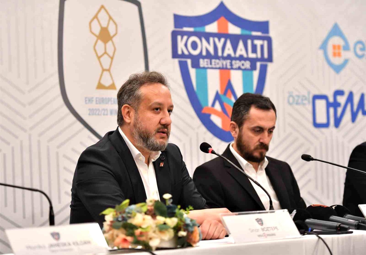 Antalyaspor Başkanı Konyaaltı Belediye Spor Kulübü Kadın Hentbol Takımı\'nı Gururla Kıskanıyor