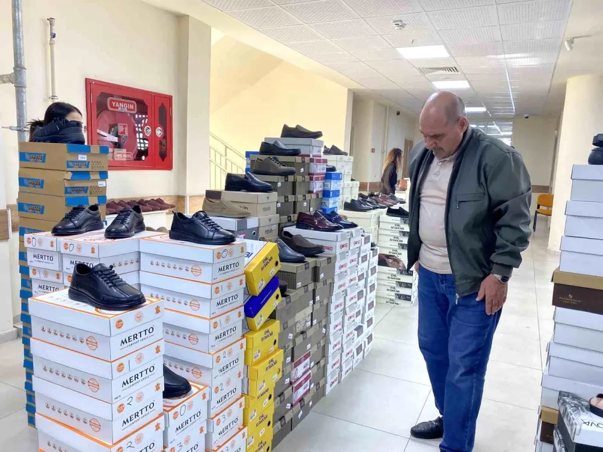 Konya\'da Ayakkabı Üretim Merkezinde Hayır Çarşısı Düzenlendi