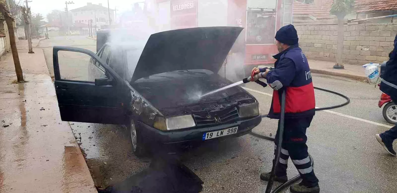 Çorum Alaca\'da Park Halindeki Otomobil Yandı