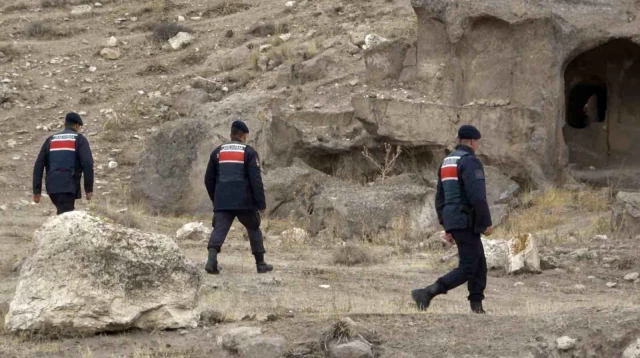 Aksaray'da Kaçak Kazı Yapan 5 Define Avcısı Suçüstü Yakalandı