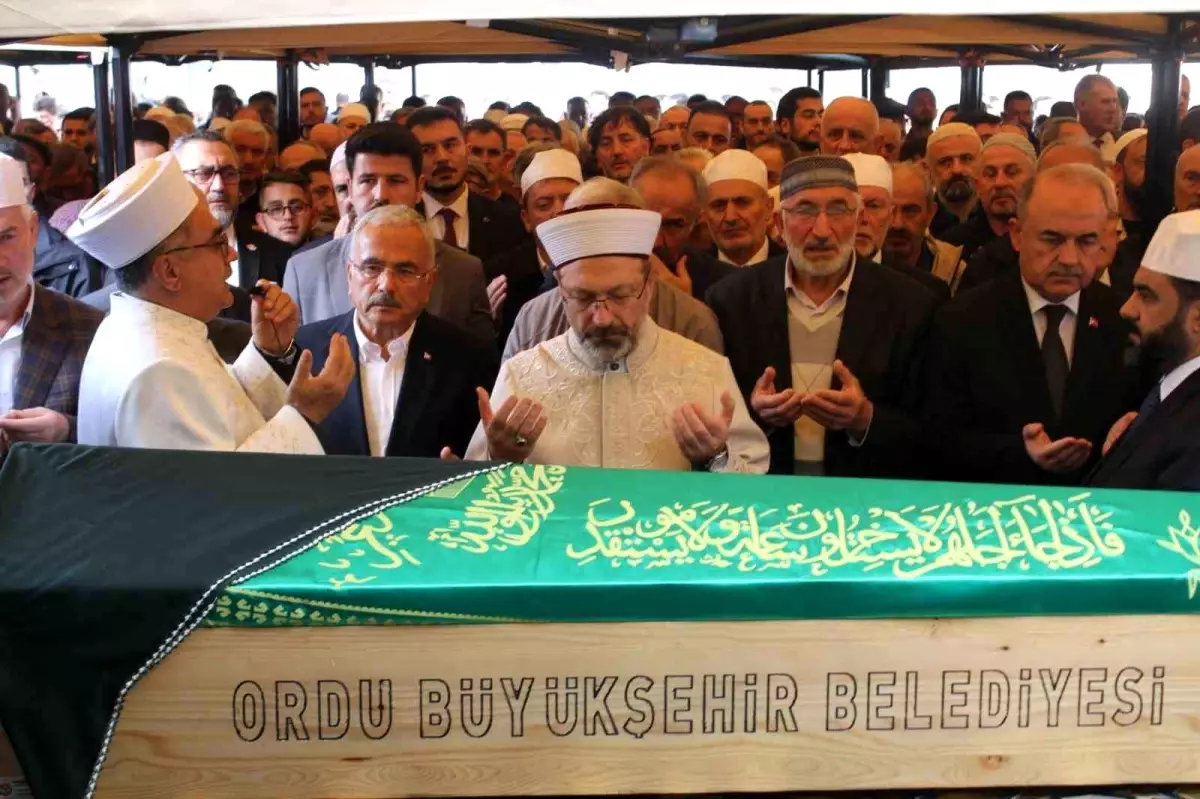 Diyanet İşleri Başkanı Ali Erbaş\'ın Annesi Binnaz Erbaş Son Yolculuğuna Uğurlandı