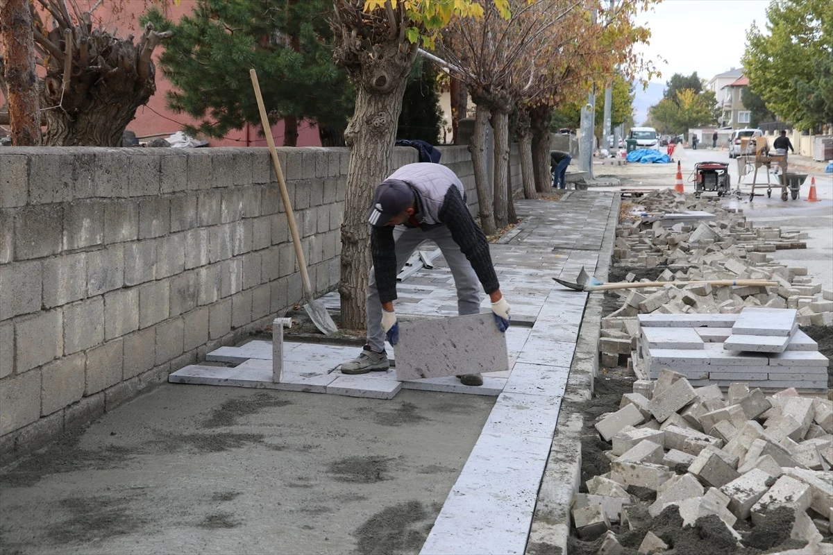 Erzincan Belediyesi, çıkarılan taşları fabrikada işleyerek birçok alanda kullanıyor