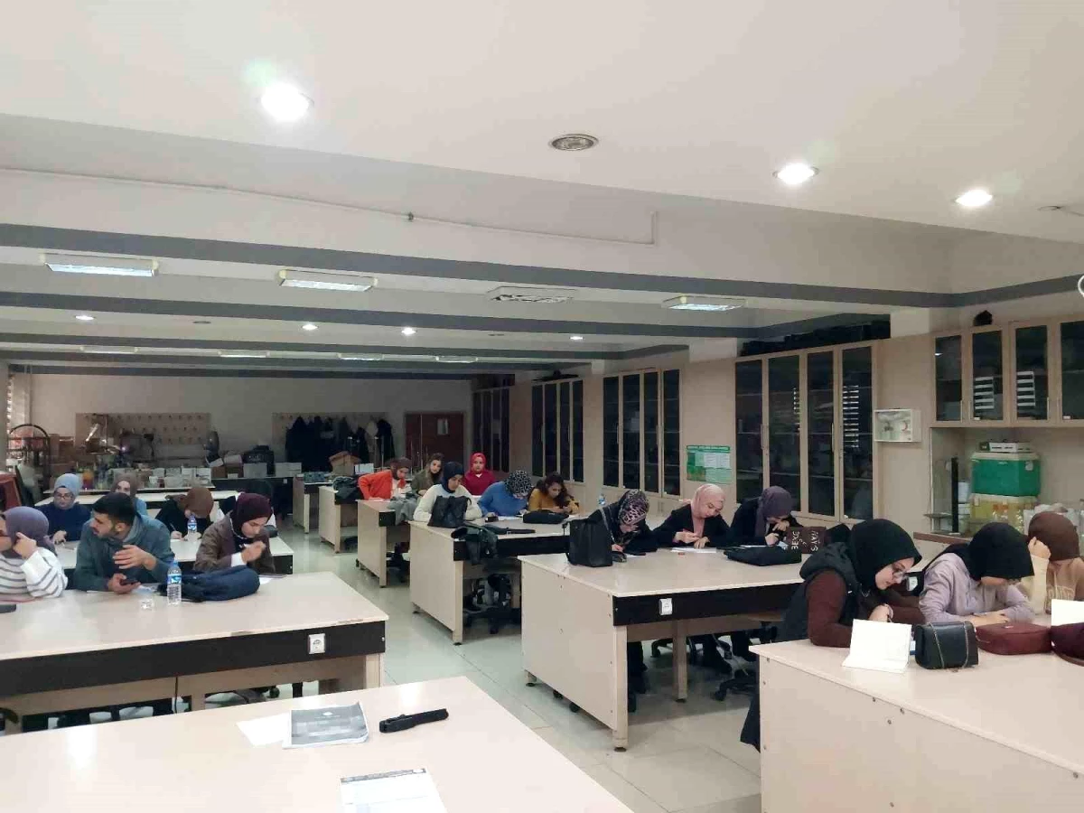 Atatürk Üniversitesi\'nde Fen Bilgisi Öğretmen Adaylarına Model Tabanlı Öğretim ve Artırılmış Gerçeklik Eğitimi Verildi