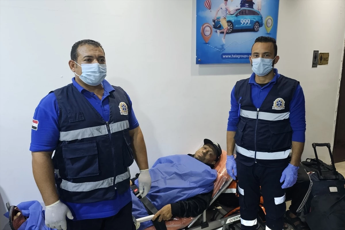 Gazze\'den çıkarılan kanser hastaları Türkiye\'ye götürülüyor