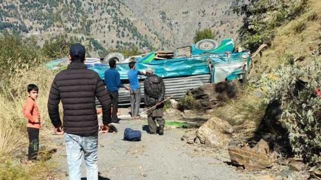 Hindistan'da katliam gibi otobüs kazası: 36 kişi hayatını kaybetti