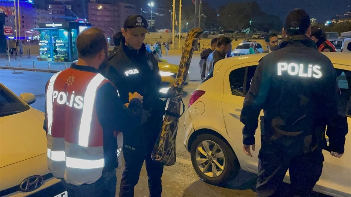İstanbul polisi helikopter destekli huzur uygulaması yaptı