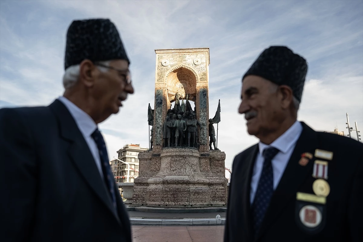KKTC\'nin 40. kuruluş yıl dönümü Taksim Meydanı\'nda kutlandı
