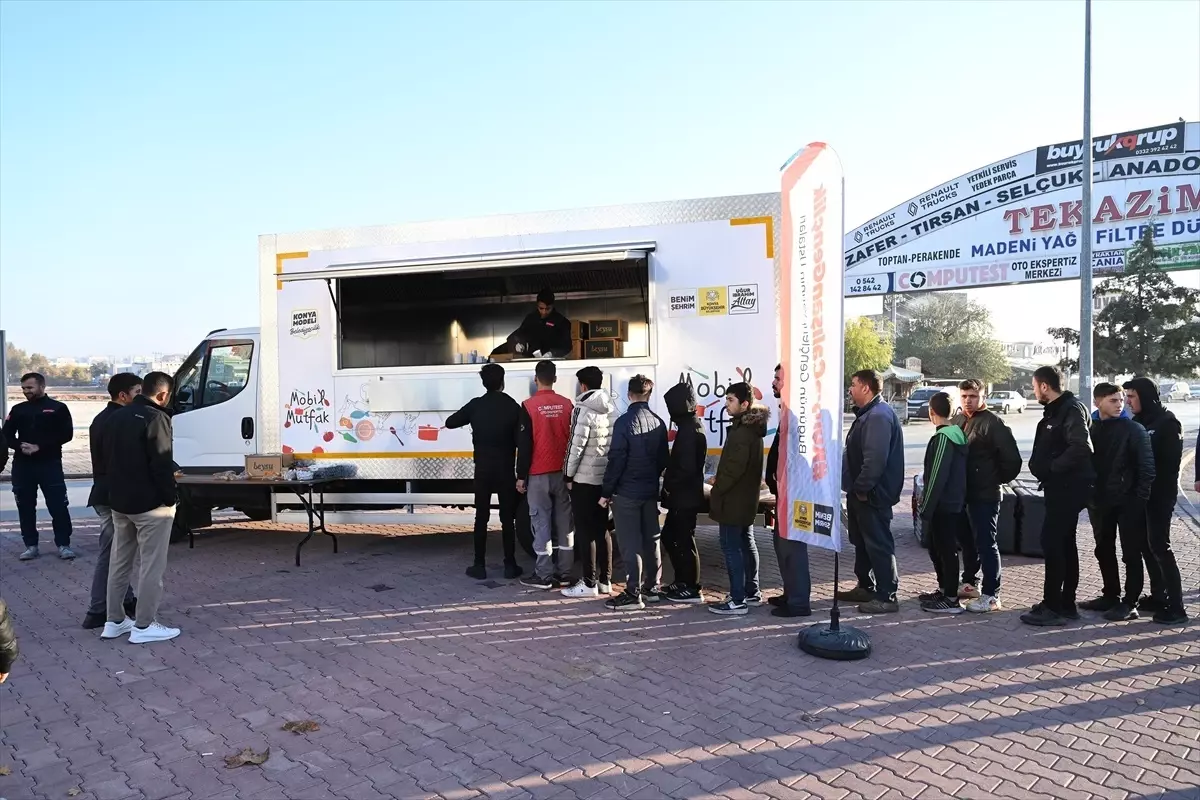 Konya Büyükşehir Belediye Başkanı Uğur İbrahim Altay, gençlerle buluştu