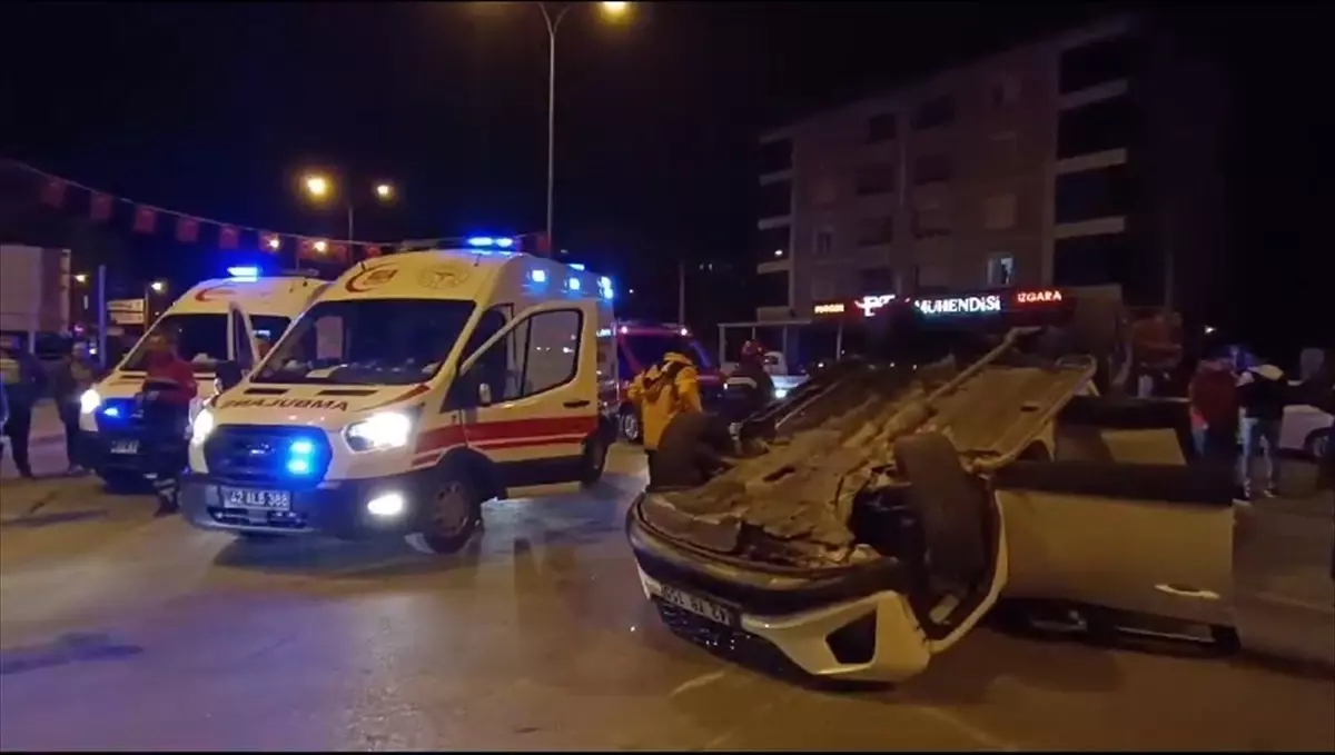 Konya\'da kamyonet ile otomobil çarpıştı: 1 kişi ağır yaralandı