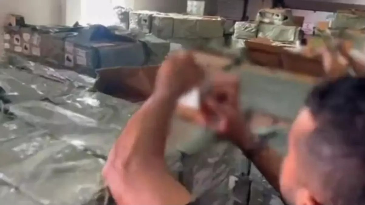 Mersin Limanı\'nda 113 bin 250 kaçak elektronik sigara yakalandı