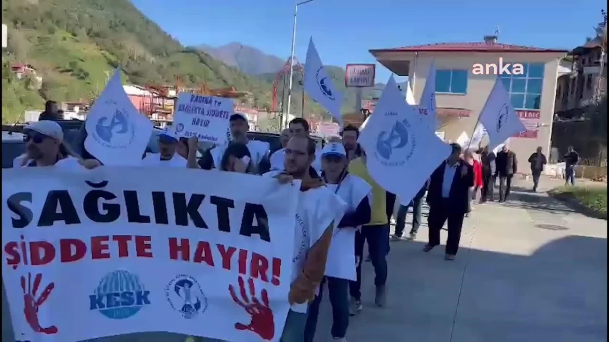 Sağlık Emekçileri Hopa Devlet Hastanesi\'ndeki Şiddeti Protesto Etti
