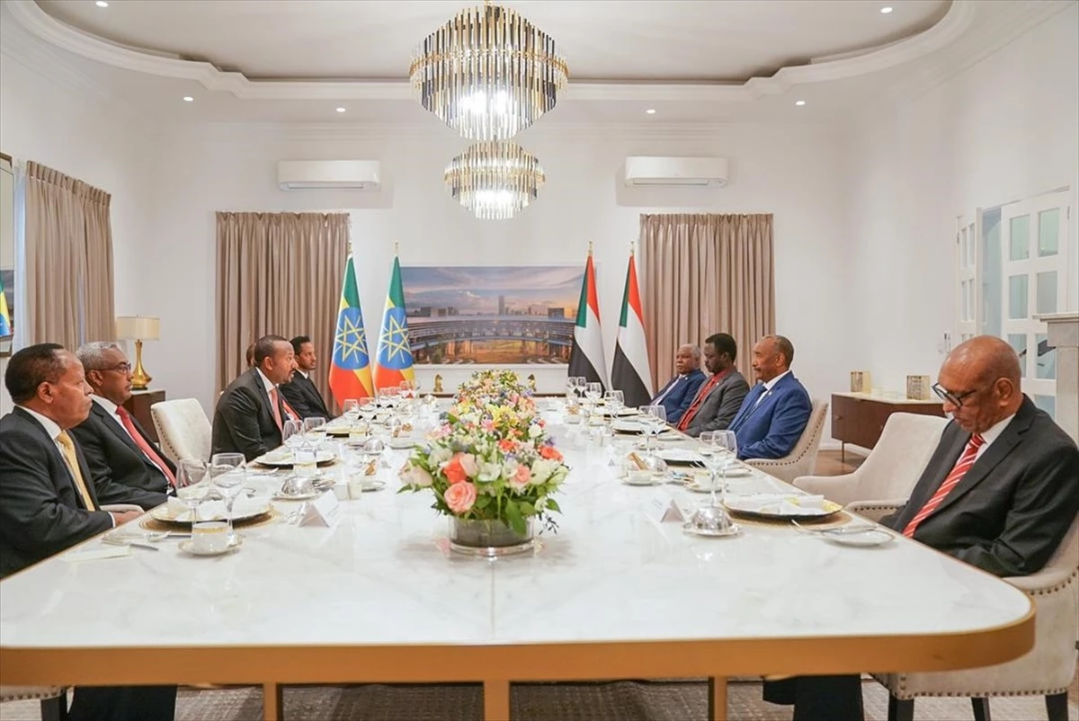 Sudan Egemenlik Konseyi Başkanı ve Etiyopya Başbakanı arasında görüşme