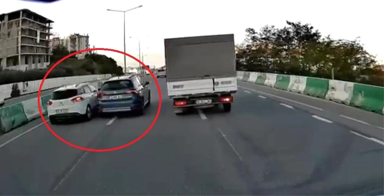 Bursa\'da Arıza Yapan Otomobilin Kazayı Önleyen Manevrası Kameraya Yansıdı