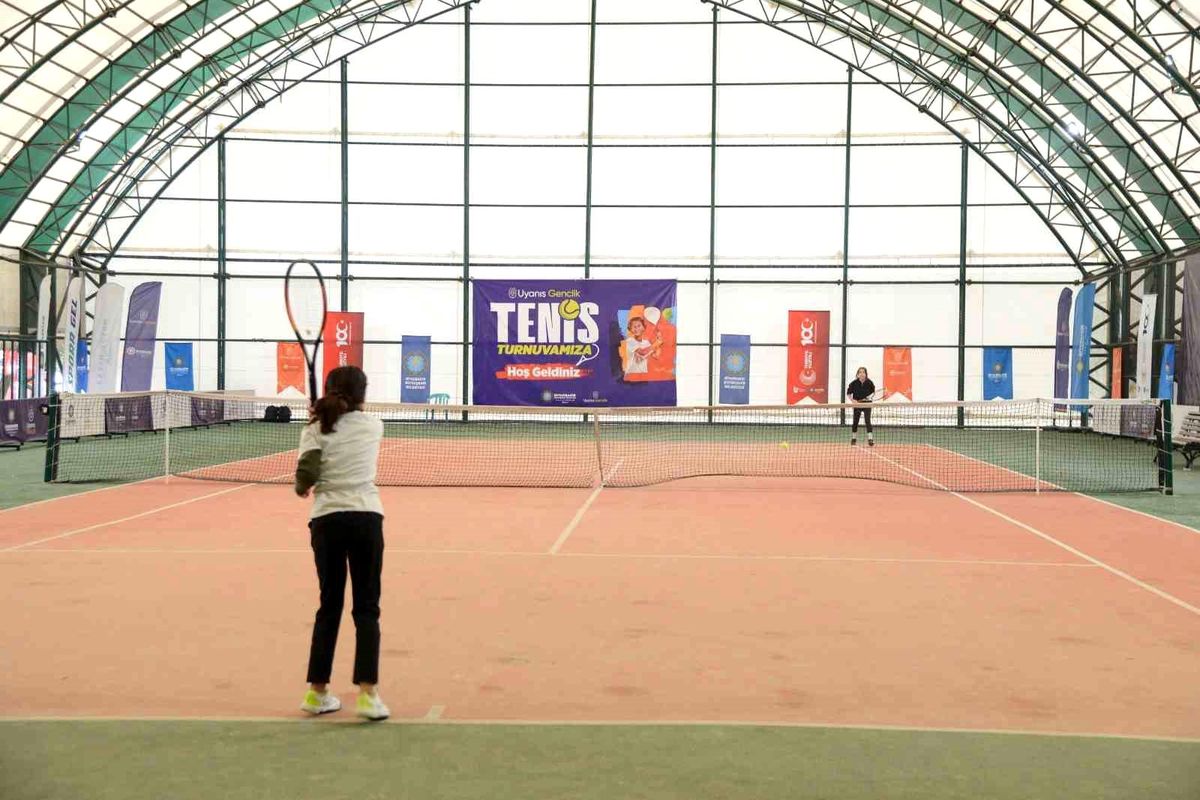 Diyarbakır\'da Uyanış Gençlik 2. Tenis Turnuvası Devam Ediyor