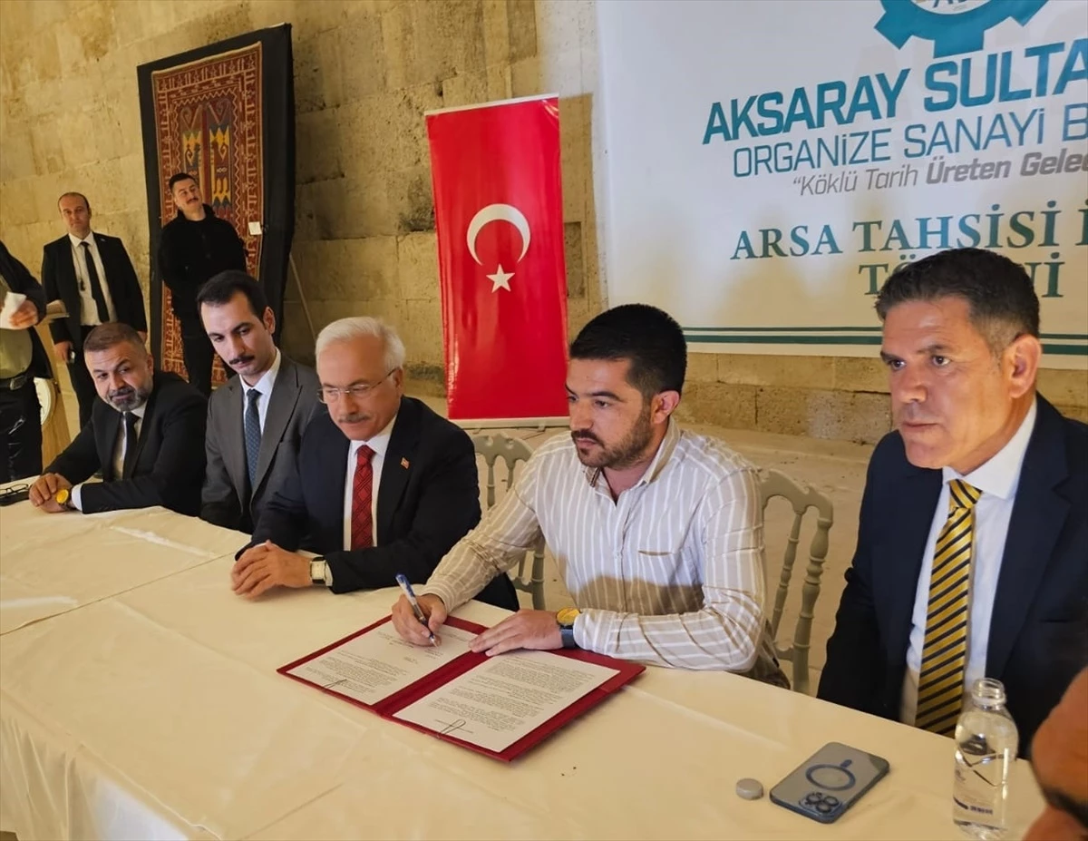Aksaray Sultanhanı OSB\'ye 27 yatırımcı arsa tahsis imzalarını attı