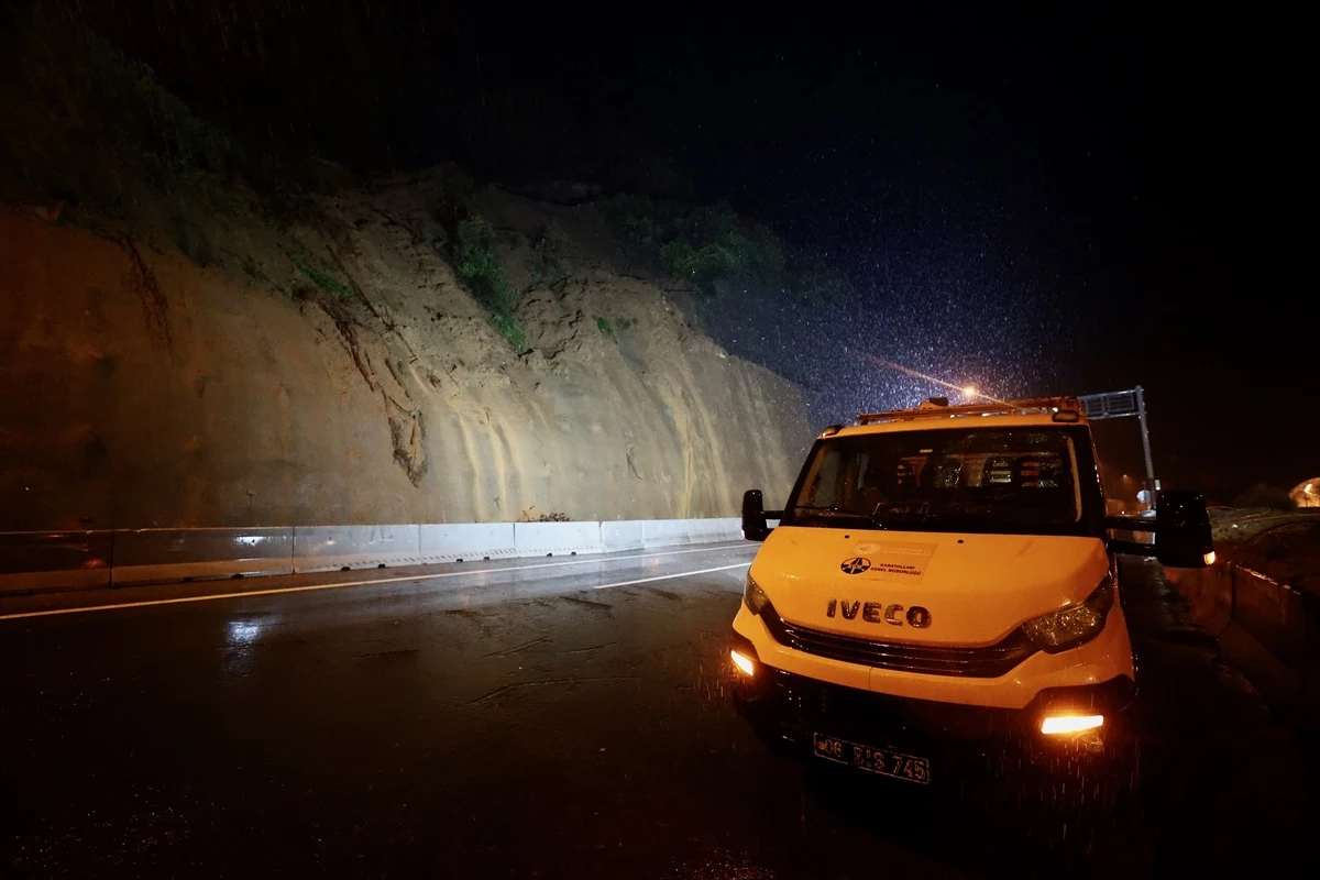 Bolu Dağı Tüneli İstanbul İstikameti Heyelan Tehlikesi Nedeniyle Trafiğe Kapatıldı