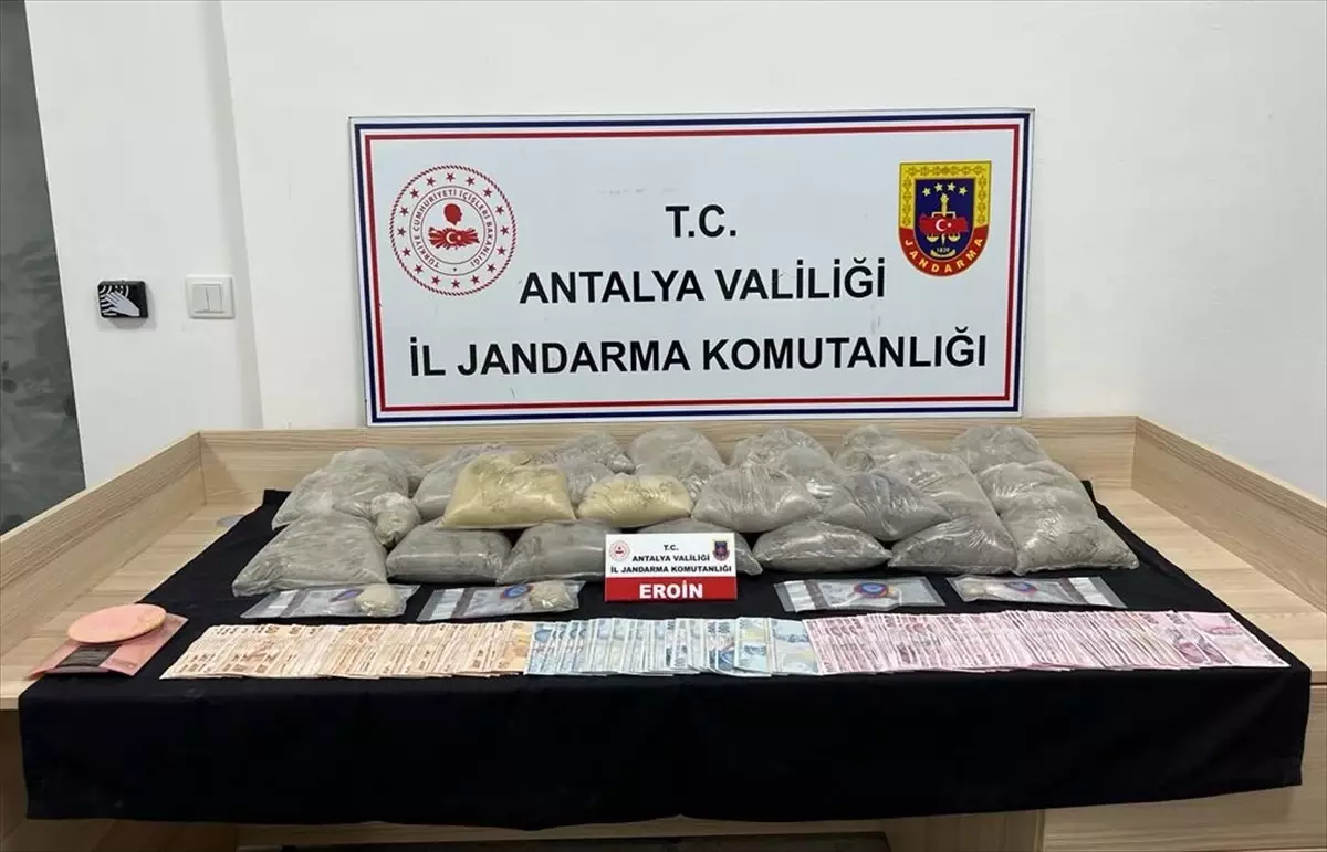 Antalya\'da düzenlenen uyuşturucu operasyonunda tutuklama