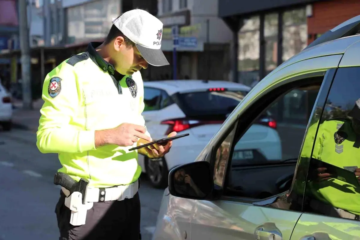 Antalya\'da gerçekleştirilen şok uygulamada bin 263 şahsın sorgulaması yapıldı