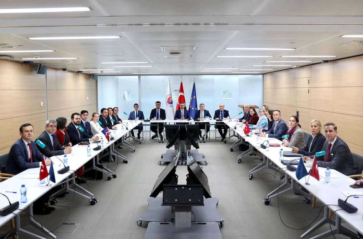 Sanayi ve Teknoloji Bakanı Brüksel\'de Türk STK ve iş dünyası temsilcileriyle görüştü
