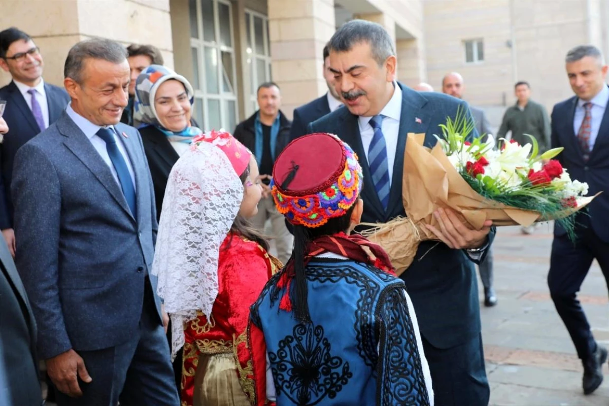 Milli Eğitim Bakanı Kayseri Büyükşehir Belediye Başkanını Ziyaret Etti