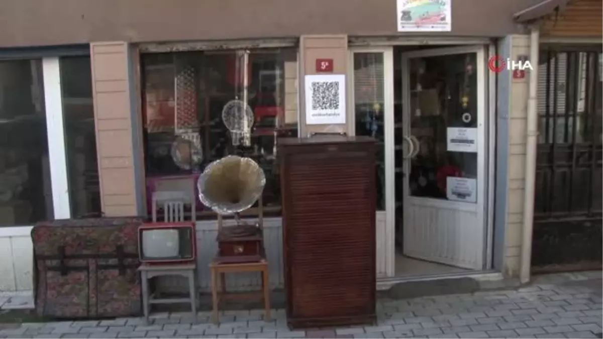 Bakırköy\'de unutulmaya yüz tutmuş antikaları yaşatıyor