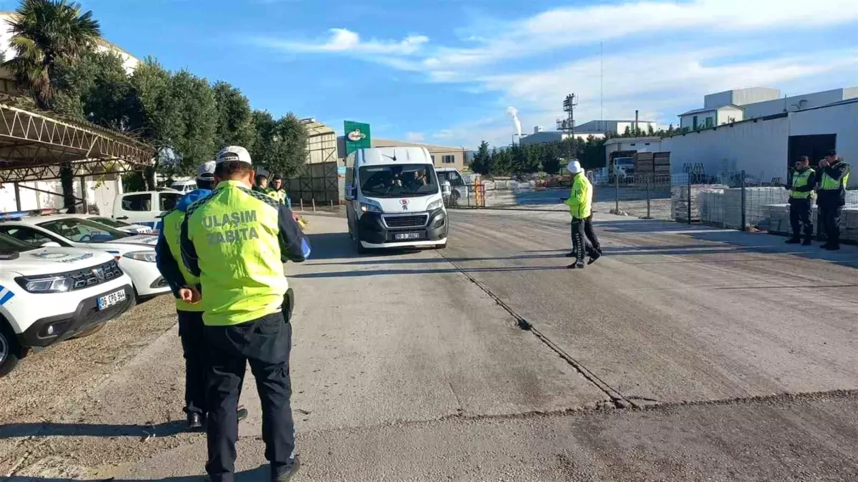 Balıkesir Büyükşehir Belediyesi Servis Araçlarına Denetim Gerçekleştiriyor