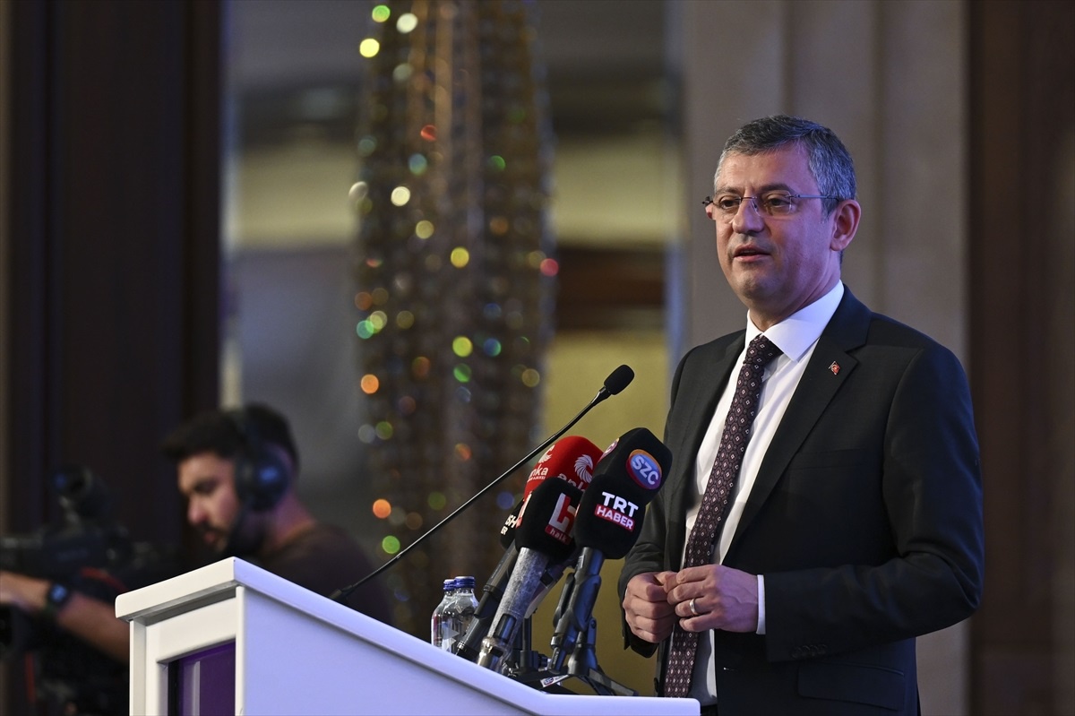 CHP Genel Başkanı Özel, Türk Eczacıları Birliği 44. Olağan Büyük Kongresi\'nde konuştu Açıklaması