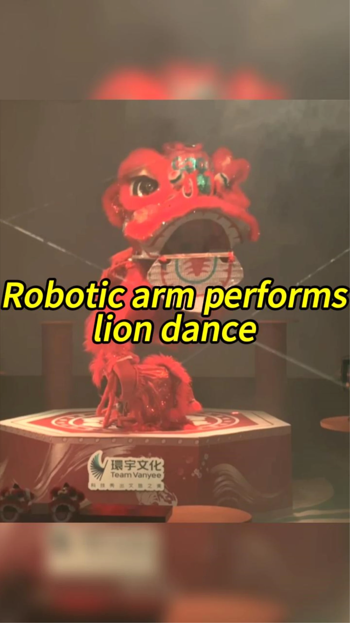 Çin\'de Robotik Kolun Aslan Dansı Performansı Beğeni Topladı