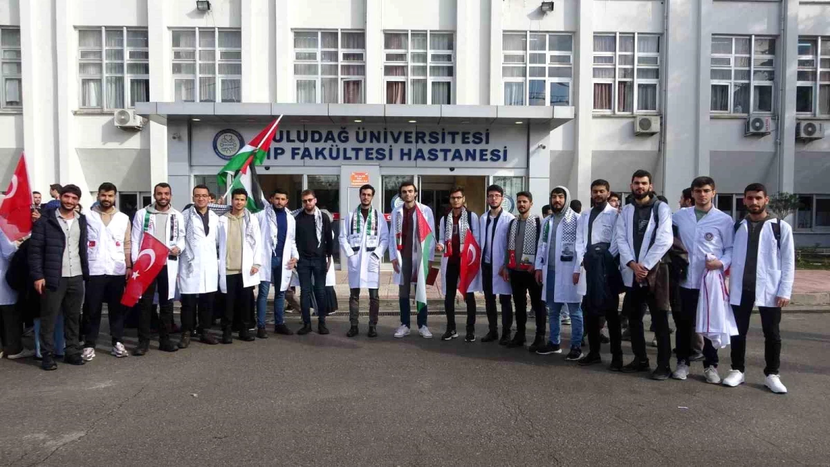 Doktorlar ve tıp öğrencileri Gazze\'deki hastane katliamına isyan etti