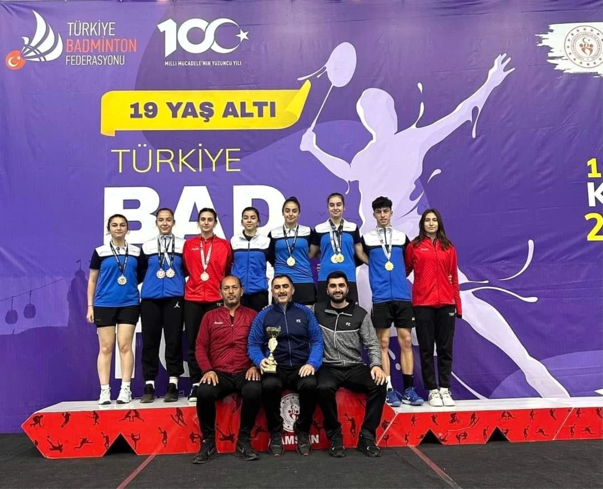 Erzincanlı Sporcular Türkiye Badminton Şampiyonası\'nda Başarı Kazandı
