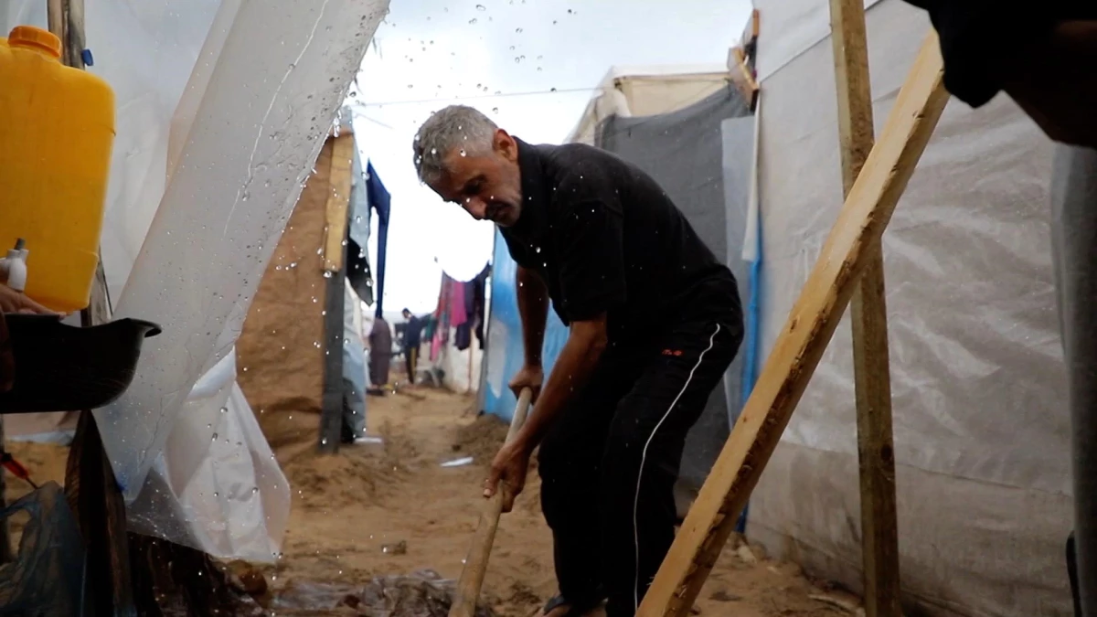 Gazze\'de Soğuk Hava ve Yağmurun Etkisiyle İnsani Kriz Ağırlaşıyor