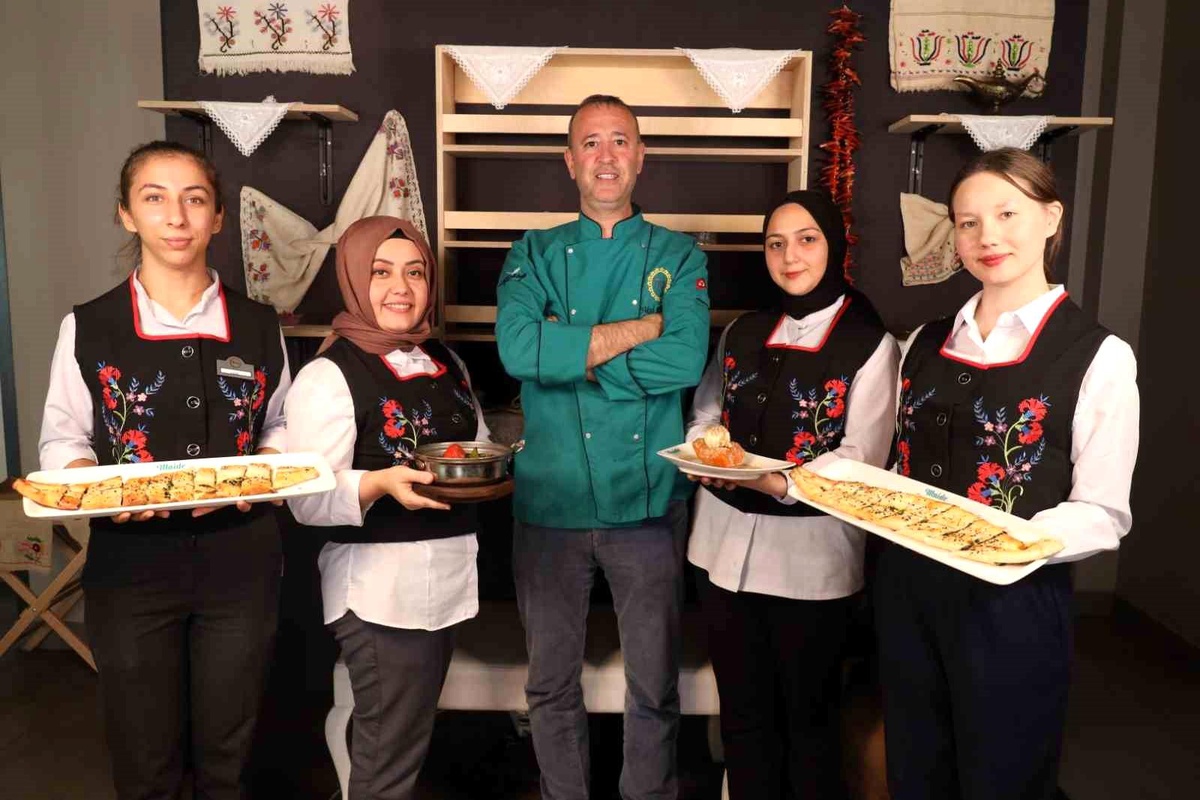 Kocaeli Büyükşehir, geleneksel yemekleri Maide Kafe ve Restoran\'da sunuyor