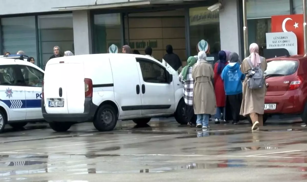 Güngören Kız Anadolu İmam Hatip Lisesi\'nde Yangın Çıktı