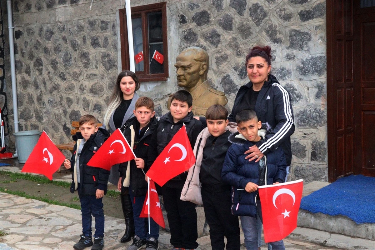 Iğdır\'da "Ata\'ya saygı" nöbeti tutan çocuklar Ankara\'ya gitti