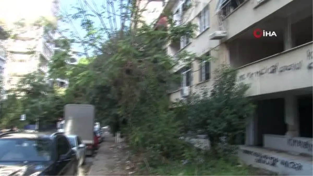 Kadıköy\'de yıkılmayı bekleyen binaya defalarca hırsız girdi