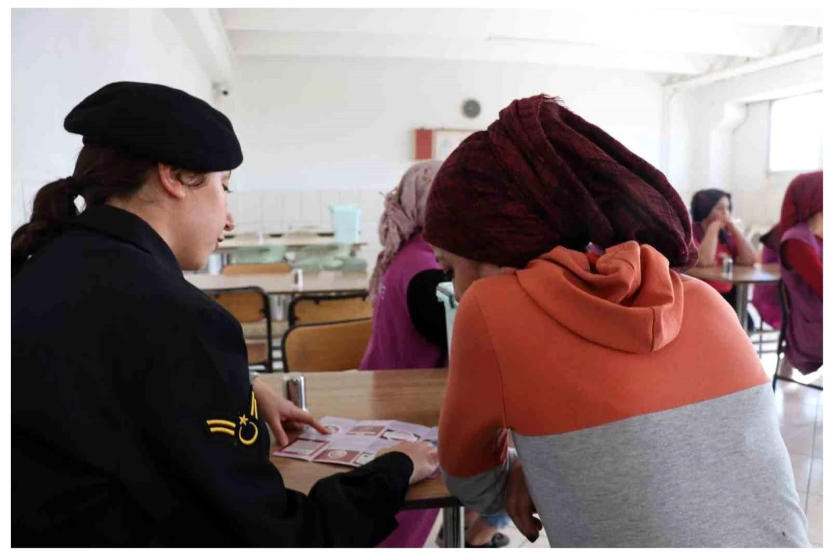 Afyonkarahisar İl Jandarma Komutanlığı Kadınlara KADES\'i Tanıttı