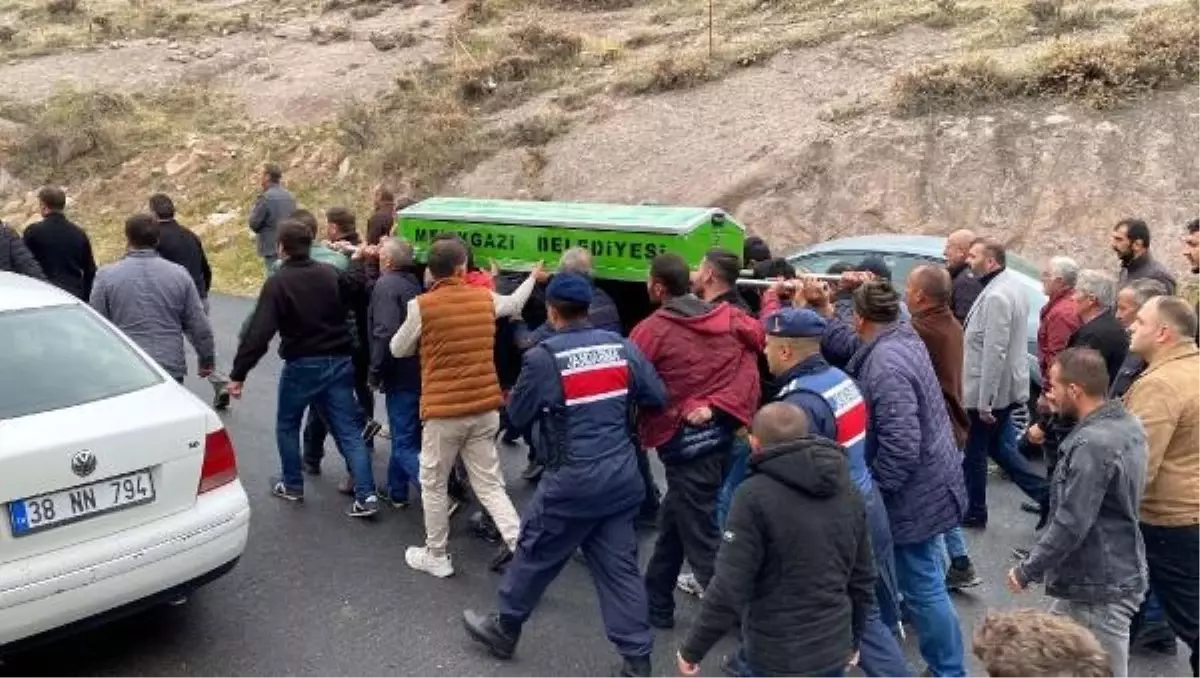 Keserle vurulan kadının katil zanlıları adliyeye sevk edildi