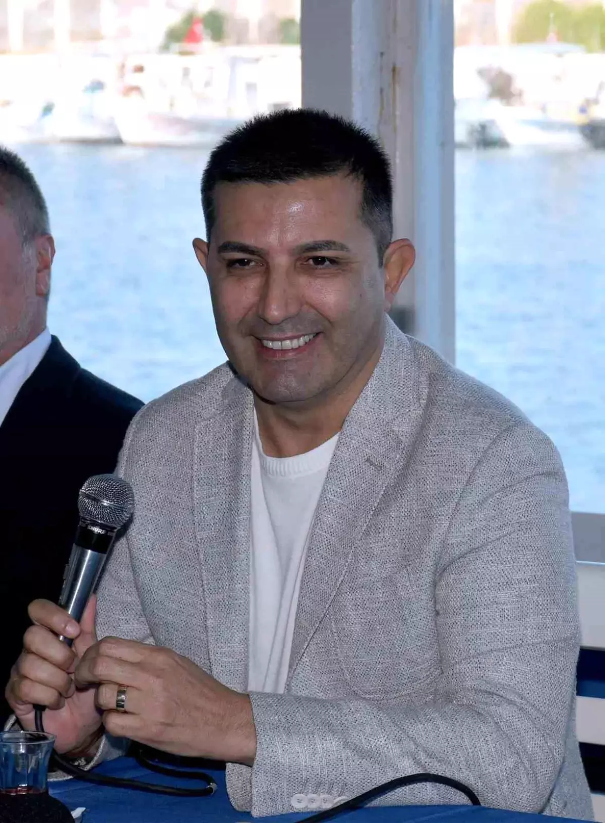 Kuşadası\'nda Lütfi Suyolcu Kent Meydanı ve Yaşam Merkezi İnşaatı Başlıyor