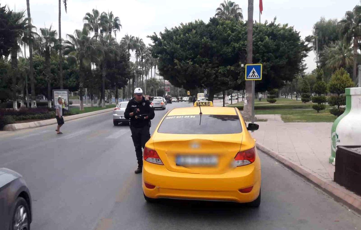 Mersin\'de Kural İhlali Yapan Sürücülere 6 Milyon TL Cezai İşlem Uygulandı