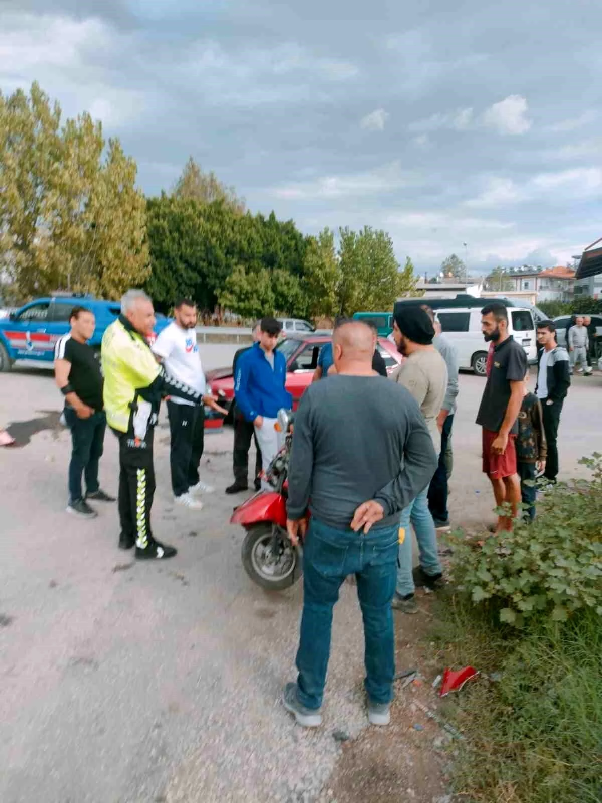 Antalya Manavgat\'ta Otomobil ve Motosiklet Kafa Kafaya Çarpıştı