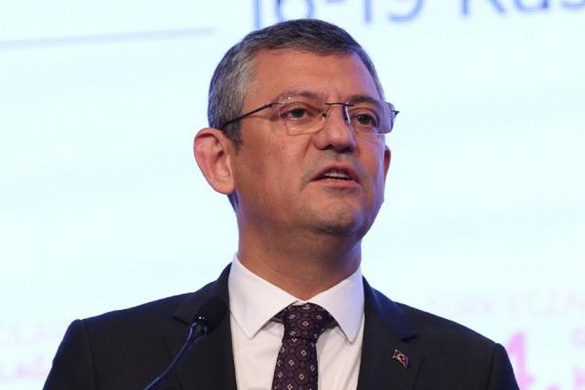 Özgür Özel: Anayasa yürüyüşüne çelme takan Türkiye\'ye çelme takar