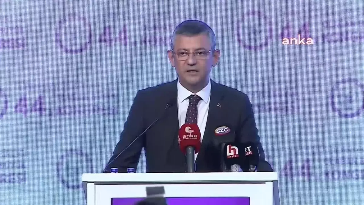 Özgür Özel, Türk Eczacıları Birliği Kongresi\'nde: "Atatürk\'ün Partisi Olduğu İçin Bizim Partiye \'Baba Evi\' Diyoruz.