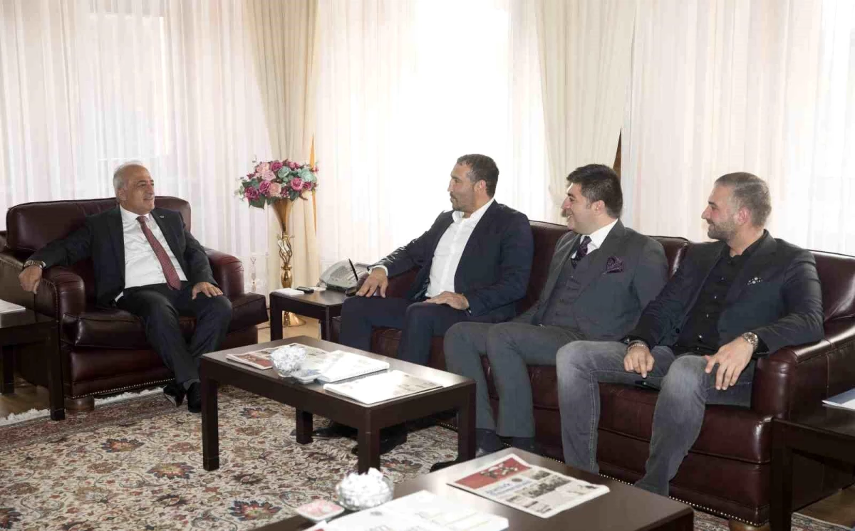 Fırat Arslan, Atatürk Üniversitesi Rektörü\'nü ziyaret etti
