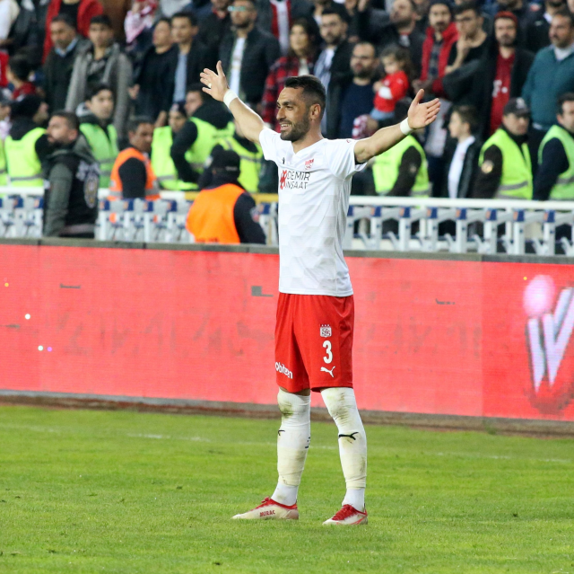 Sivasspor, Galatasaray'a transfer olacağı konuşulan Uğur Çiftçi iddialarını yalandı