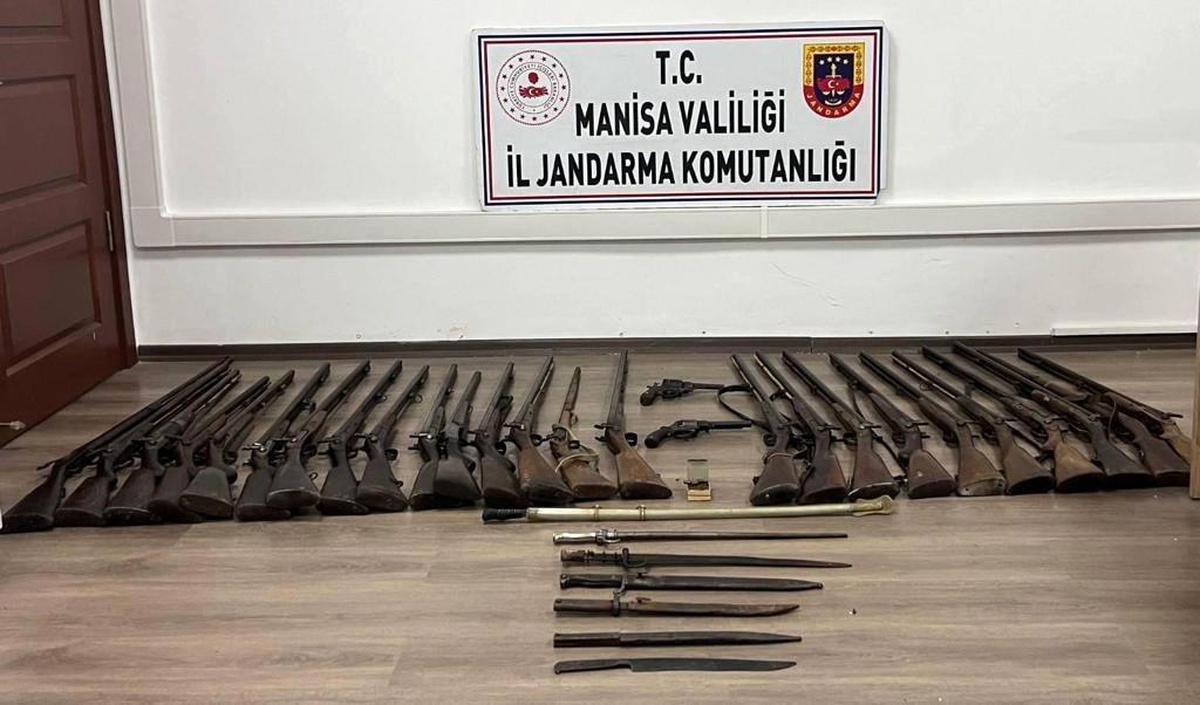 Manisa\'da Sosyal Medya Üzerinden Silah ve Antika Satışı Yapan Şüpheli Yakalandı