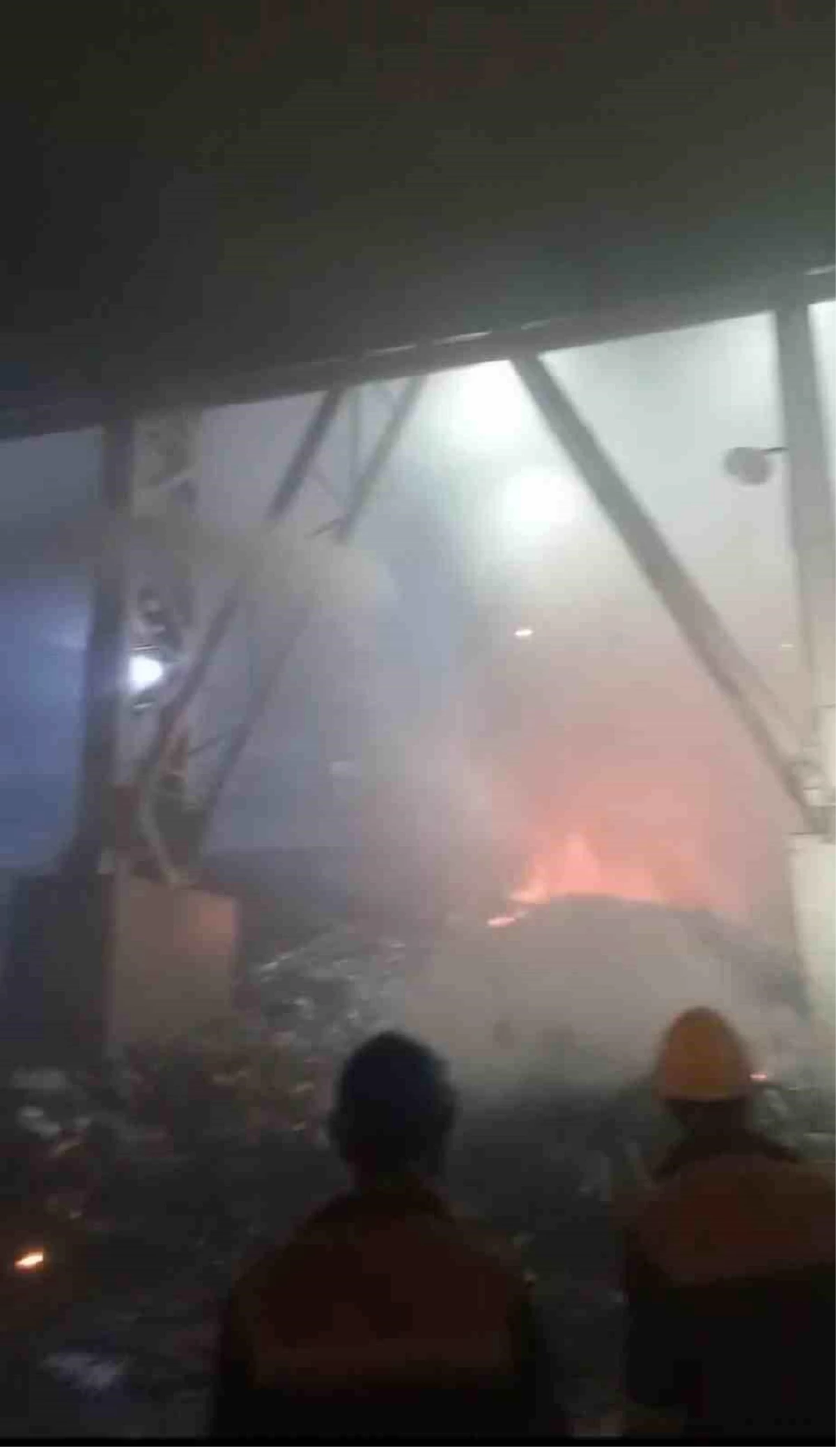 Tosyalı Demir Çelik Fabrikası\'nda Patlama Sonrası Yeni Görüntüler Ortaya Çıktı