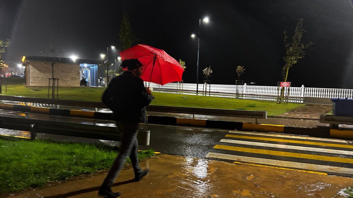 Trabzon\'da sağanak hayatı olumsuz etkiledi