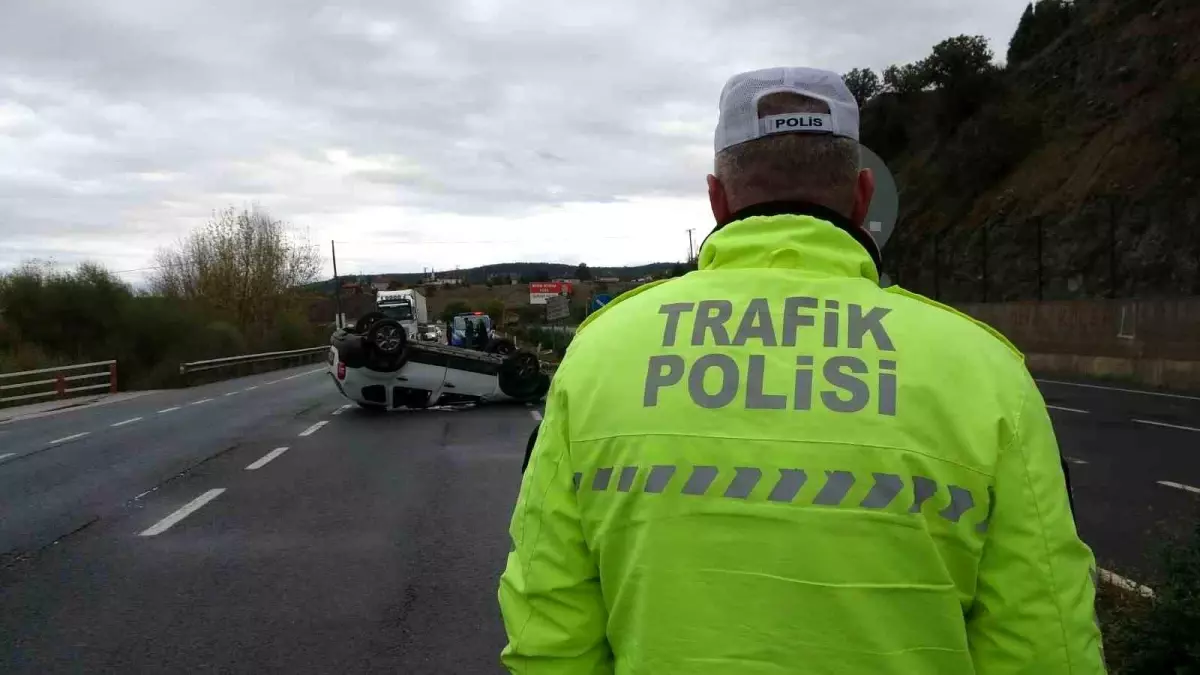 Uşak-İzmir Karayolunda Ters Dönen Otomobil Kazasında 1 Yaralı