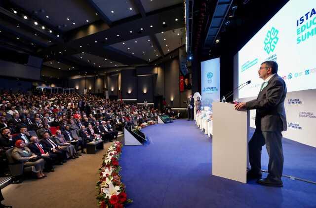 3. İstanbul Eğitim Zirvesi'ne katılan Milli Eğitim Bakanı Tekin, Malezya Eğitim Bakanı Fadhlina Binti Sidek ile görüştü